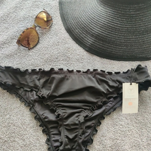 Shade & Shore ruffle bikini bottom( L) NWT - Picture 2 of 4